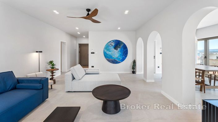 Image No.4-Villa de 11 chambres à vendre à Omiš