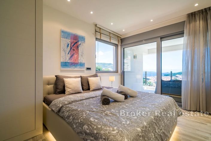 Image No.14-5 Bed Villa for sale