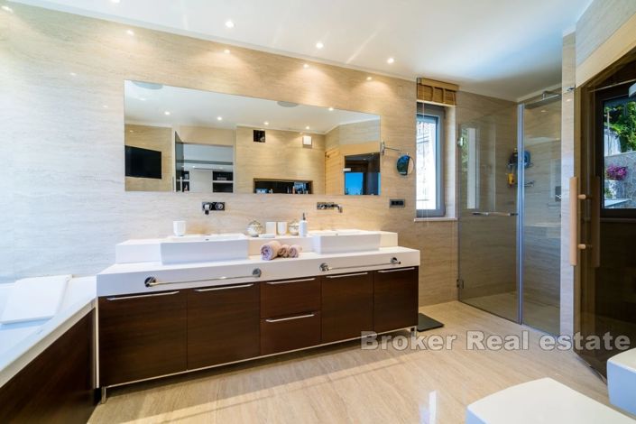 Image No.17-5 Bed Villa for sale