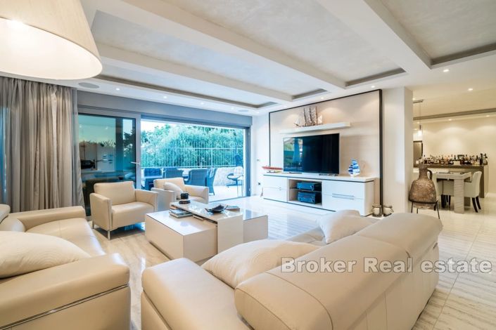 Image No.2-5 Bed Villa for sale