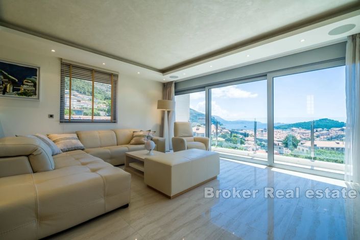 Image No.9-5 Bed Villa for sale