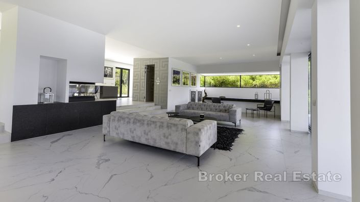 Image No.12-4 Bed Villa for sale