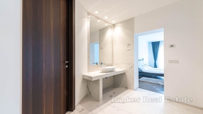 Image No.18-4 Bed Villa for sale