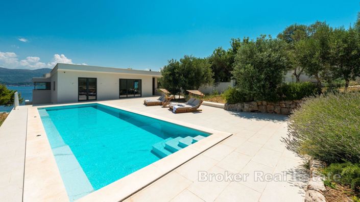 Image No.3-4 Bed Villa for sale