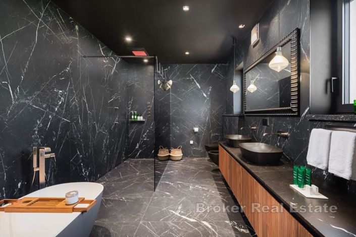 Image No.15-4 Bed Villa for sale