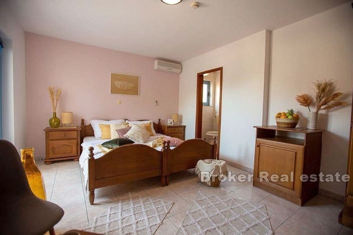 Image No.5-Villa de 9 chambres à vendre à Ploce