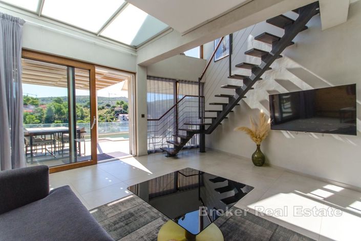 Image No.12-10 Bed Villa for sale