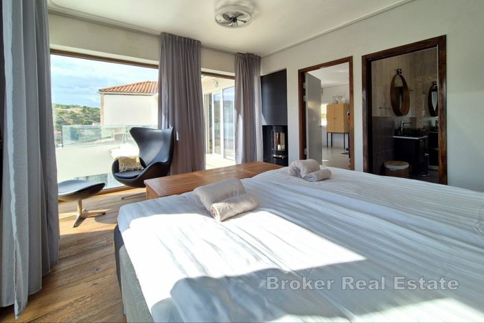 Image No.16-10 Bed Villa for sale