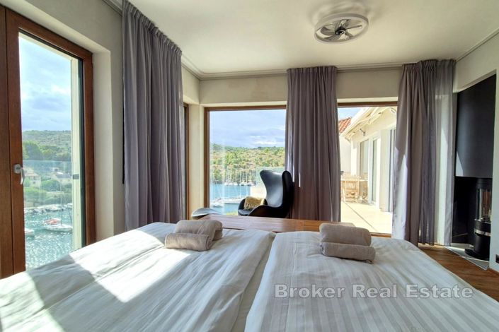 Image No.18-10 Bed Villa for sale