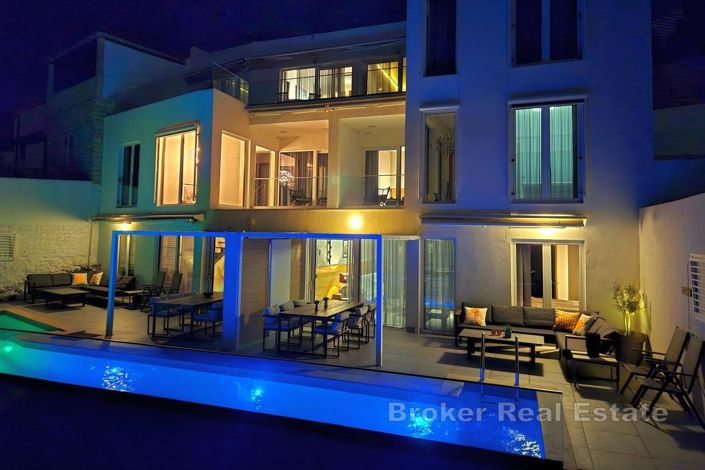 Image No.26-10 Bed Villa for sale