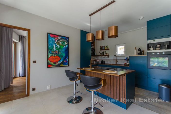 Image No.8-10 Bed Villa for sale