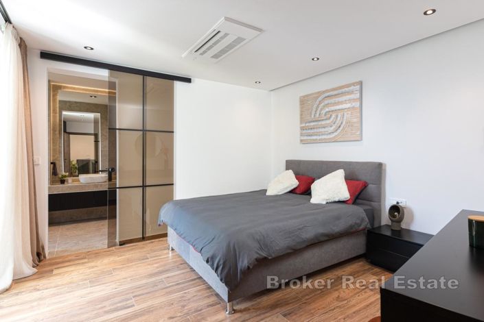 Image No.10-4 Bed Villa for sale