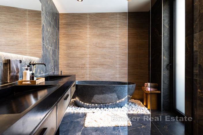 Image No.20-4 Bed Villa for sale