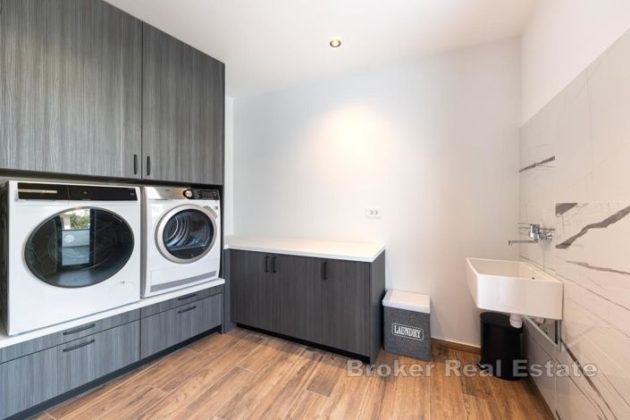 Image No.9-4 Bed Villa for sale