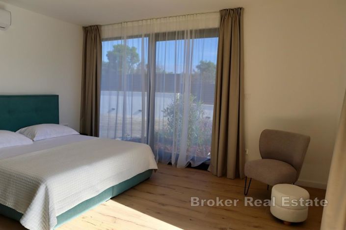 Image No.10-4 Bed Villa for sale