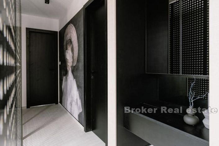 Image No.10-4 Bed Villa for sale