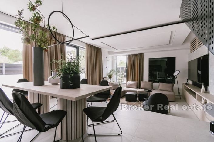 Image No.4-4 Bed Villa for sale