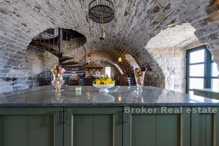 Image No.4-7 Bed Villa for sale