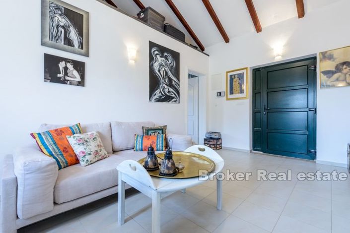 Image No.5-7 Bed Villa for sale