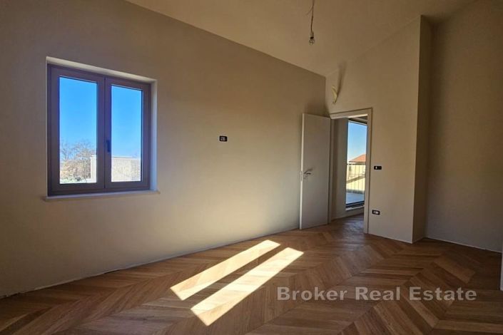 Image No.3-4 Bed Villa for sale