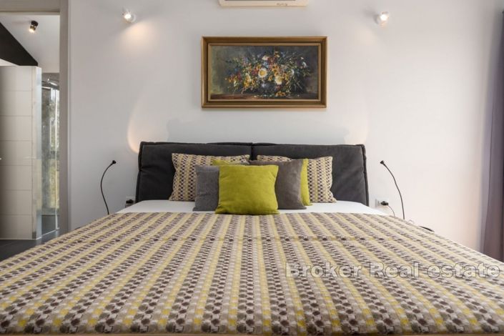 Image No.8-6 Bed Villa for sale