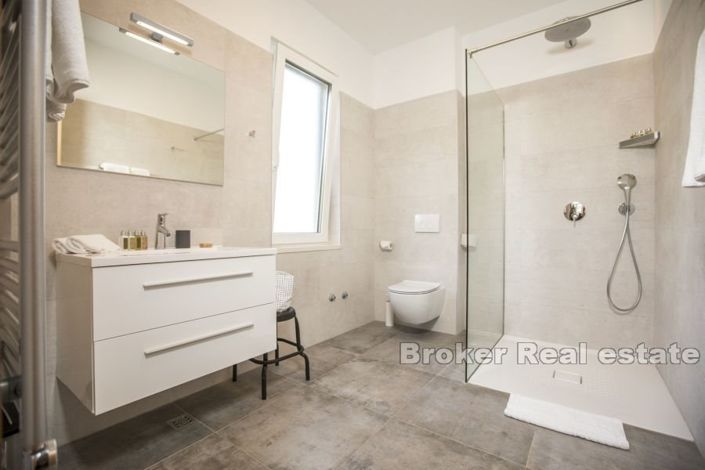 Image No.10-4 Bed Villa for sale