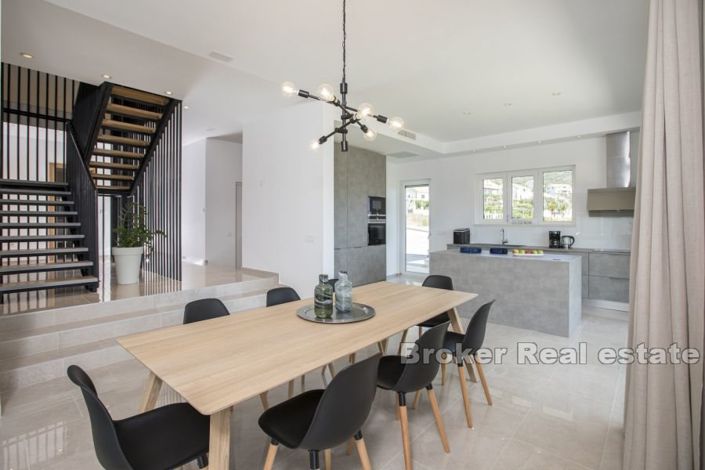 Image No.2-4 Bed Villa for sale