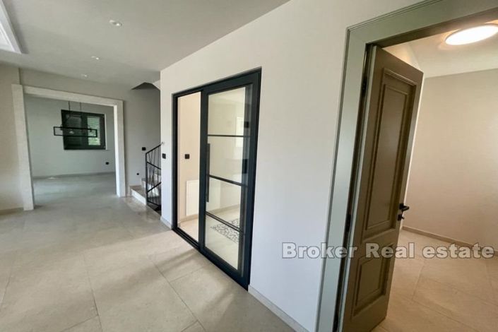 Image No.9-4 Bed Villa for sale