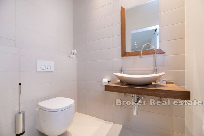 Image No.10-4 Bed Villa for sale