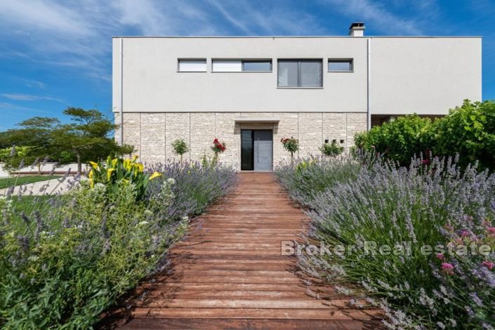 Image No.2-4 Bed Villa for sale