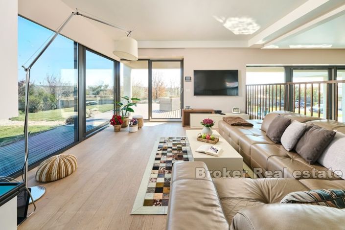 Image No.3-4 Bed Villa for sale