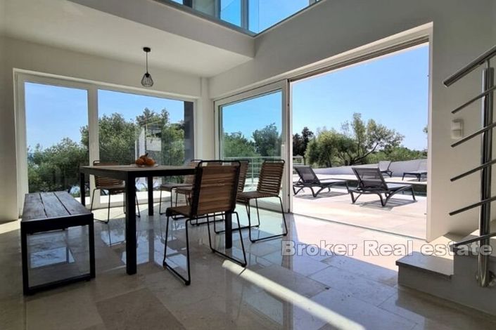 Image No.2-4 Bed Villa for sale