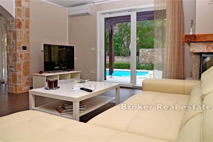 Image No.2-6 Bed Villa for sale