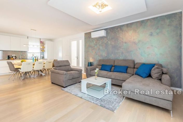 Image No.2-4 Bed Villa for sale