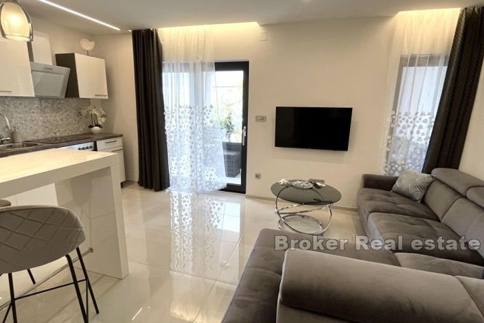 Image No.2-5 Bed Villa for sale