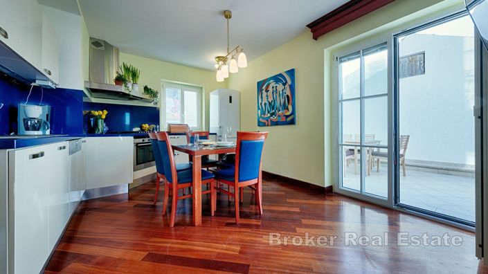 Image No.11-9 Bed Villa for sale