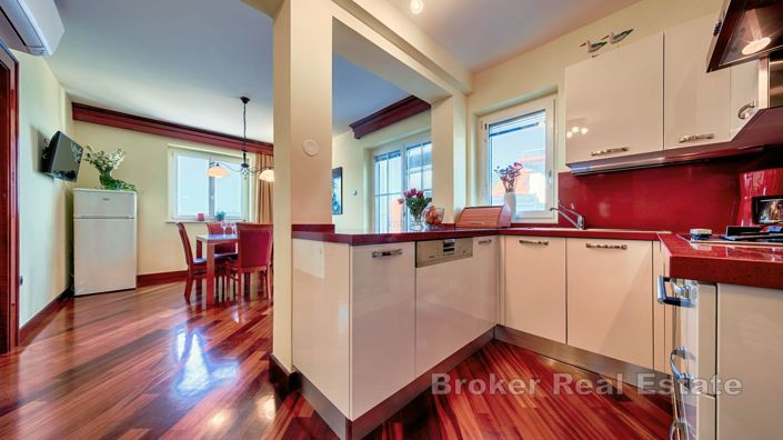 Image No.13-9 Bed Villa for sale