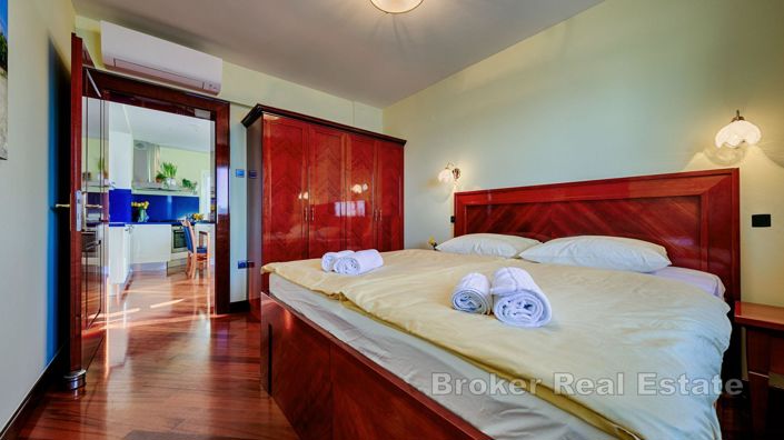 Image No.17-9 Bed Villa for sale