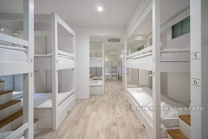 Image No.6-Commercial de 4 chambres à vendre à Meje