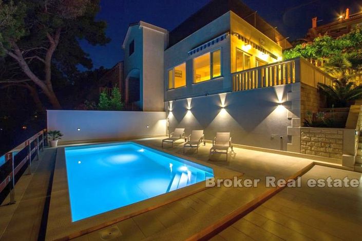 Image No.2-7 Bed Villa for sale