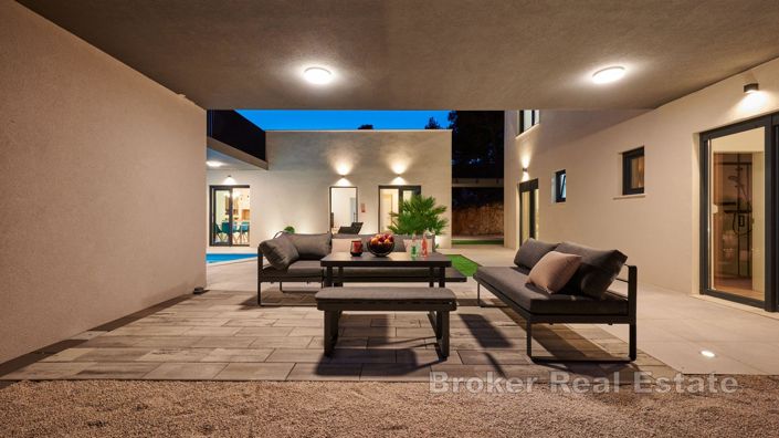 Image No.4-Villa de 6 chambres à vendre à Omiš