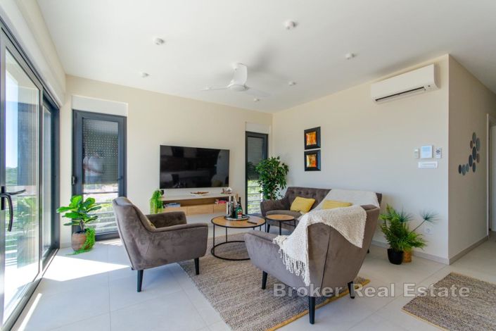 Image No.12-8 Bed Villa for sale