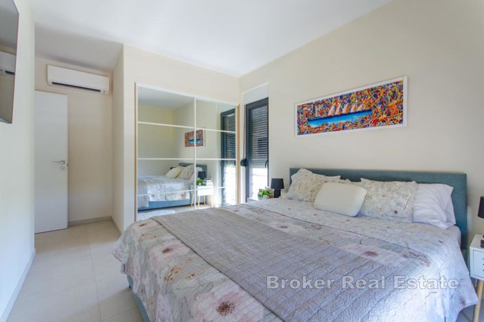 Image No.17-8 Bed Villa for sale