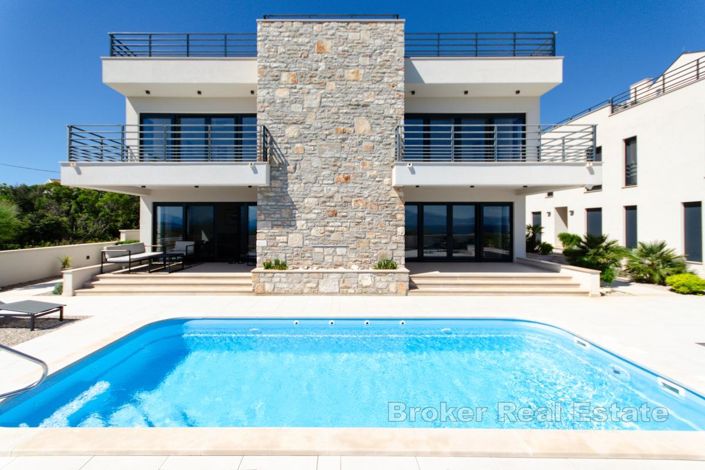 Image No.6-8 Bed Villa for sale