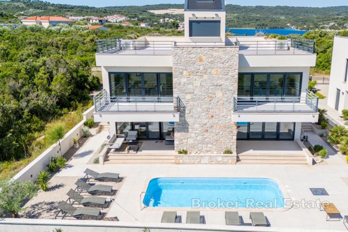 Image No.7-8 Bed Villa for sale