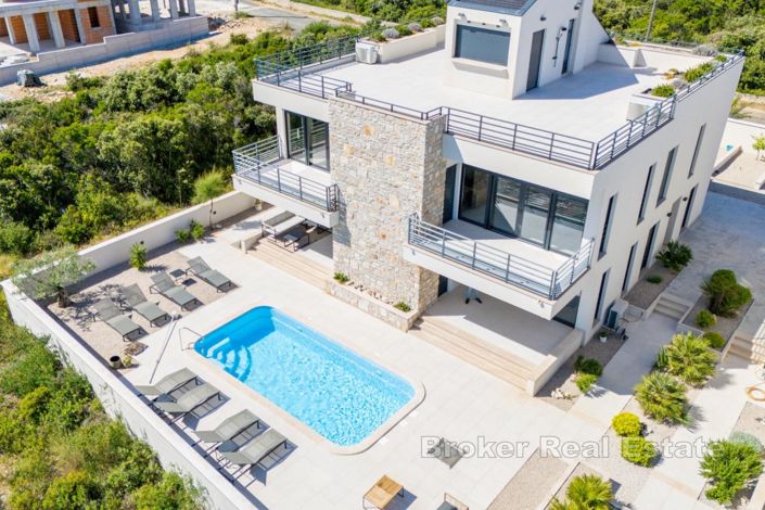Image No.8-8 Bed Villa for sale
