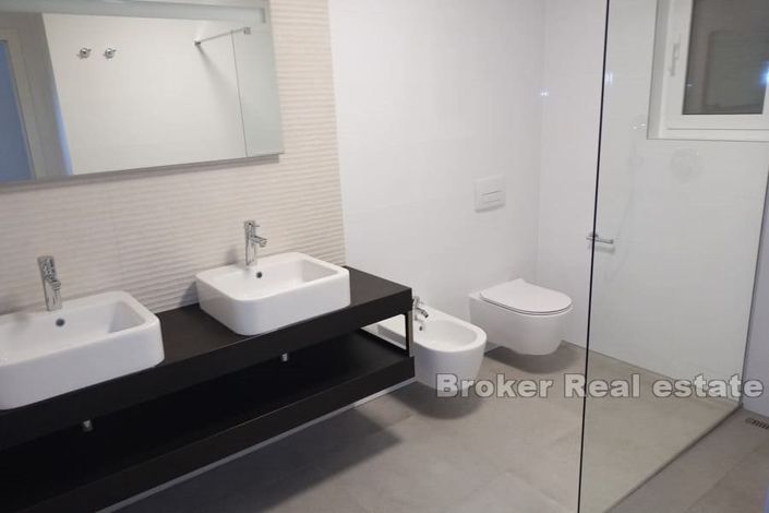 Image No.8-Villa de 7 chambres à vendre à Rogoznica