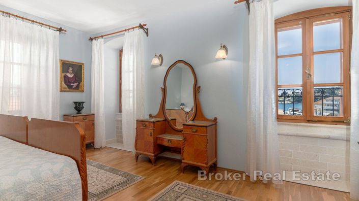 Image No.11-10 Bed Villa for sale