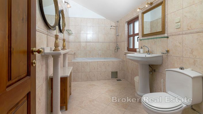 Image No.12-10 Bed Villa for sale