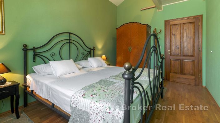 Image No.13-10 Bed Villa for sale